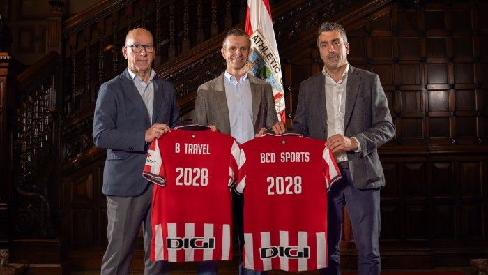 251209 NdP - BCD Sports y B travel renuevan su acuerdo con el Athletic Club 1 (Custom).jpg